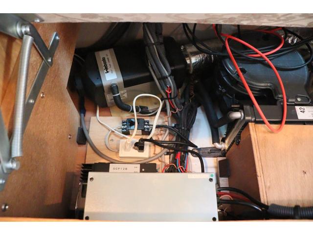 ���X�̉c�Ǝ��Ԃ͂`�l�X�F�O�O�`�o�l�P�W�F�O�O�܂łƂȂ�܂��B���T�Ηj������x���ɂȂ�܂��̂ŁA�����ӂ��������B�F�l�̂����X�S��肨�������Ă���܂��B