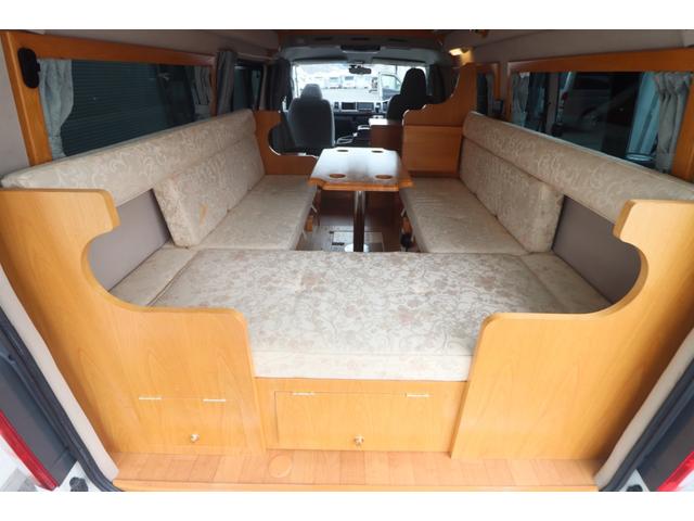 ���X�̉c�Ǝ��Ԃ͂`�l�X�F�O�O�`�o�l�P�W�F�O�O�܂łƂȂ�܂��B���T�Ηj������x���ɂȂ�܂��̂ŁA�����ӂ��������B�F�l�̂����X�S��肨�������Ă���܂��B