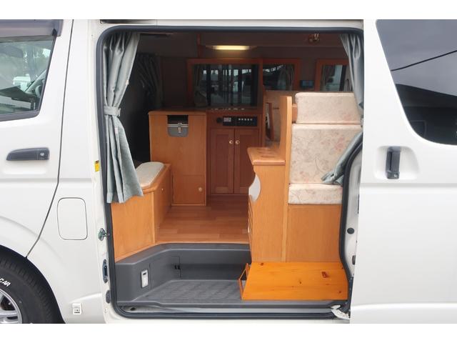 ���X�̉c�Ǝ��Ԃ͂`�l�X�F�O�O�`�o�l�P�W�F�O�O�܂łƂȂ�܂��B���T�Ηj������x���ɂȂ�܂��̂ŁA�����ӂ��������B�F�l�̂����X�S��肨�������Ă���܂��B