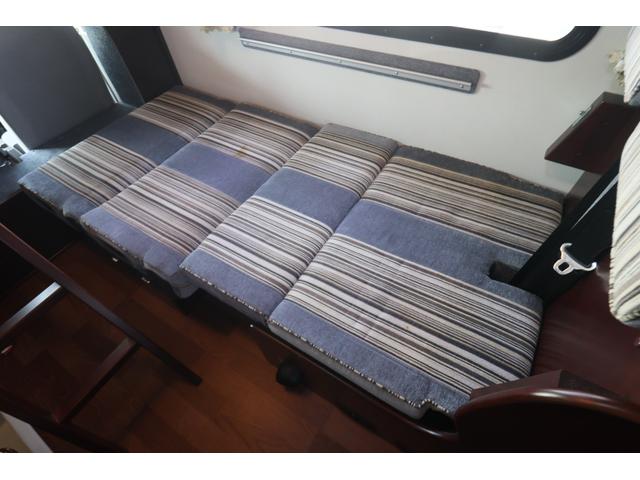 カムロード ナッツＲＶ　クレソンボーダーエディション　二段ベッド　ＦＦヒーター　ツインサブＢＴ　リアクーラー　テレビ　インバーター　冷蔵庫　ルーフベント　シンク　外部電源　走行充電　オーニング　ナビ　Ｂｌｕｅｔｏｏｔｈ　フルセグ　ＥＴＣ　キャンピングカー（27枚目）