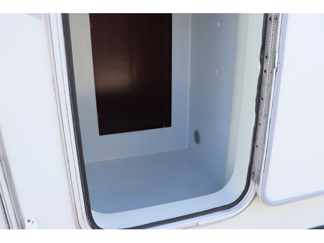 カムロード ナッツＲＶ　クレソンボーダーエディション　二段ベッド　ＦＦヒーター　ツインサブＢＴ　リアクーラー　テレビ　インバーター　冷蔵庫　ルーフベント　シンク　外部電源　走行充電　オーニング　ナビ　Ｂｌｕｅｔｏｏｔｈ　フルセグ　ＥＴＣ　キャンピングカー（32枚目）