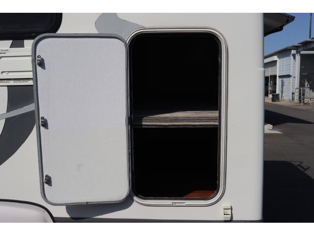 カムロード ナッツＲＶ　クレソンボーダーエディション　二段ベッド　ＦＦヒーター　ツインサブＢＴ　リアクーラー　テレビ　インバーター　冷蔵庫　ルーフベント　シンク　外部電源　走行充電　オーニング　ナビ　Ｂｌｕｅｔｏｏｔｈ　フルセグ　ＥＴＣ　キャンピングカー（53枚目）