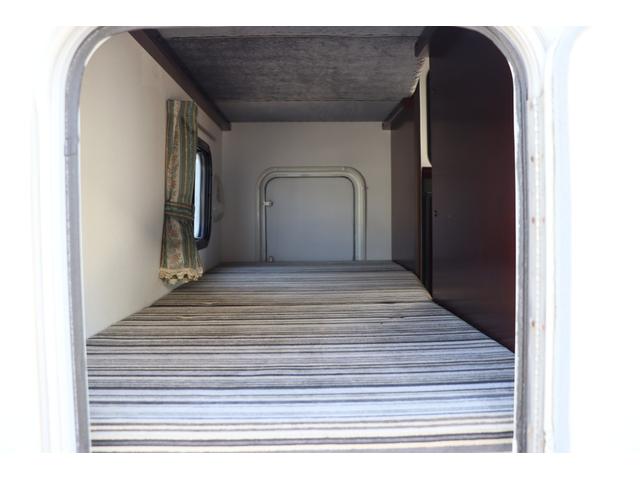 カムロード ナッツＲＶ　クレソンボーダーエディション　二段ベッド　ＦＦヒーター　ツインサブＢＴ　リアクーラー　テレビ　インバーター　冷蔵庫　ルーフベント　シンク　外部電源　走行充電　オーニング　ナビ　Ｂｌｕｅｔｏｏｔｈ　フルセグ　ＥＴＣ　キャンピングカー（55枚目）