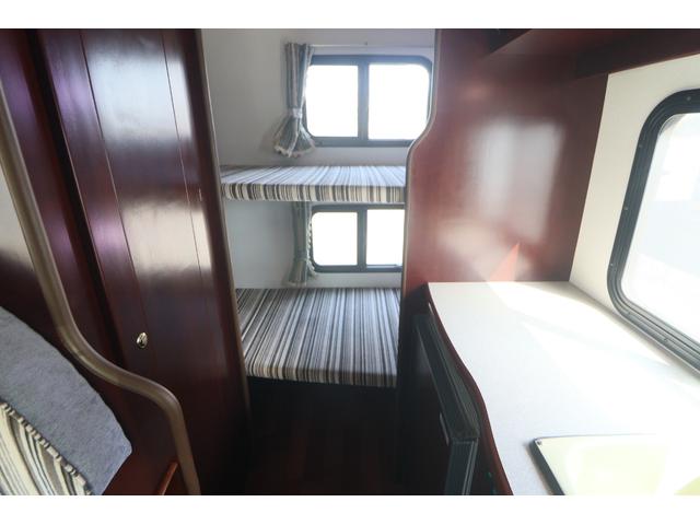 カムロード ナッツＲＶ　クレソンボーダーエディション　二段ベッド　ＦＦヒーター　ツインサブＢＴ　リアクーラー　テレビ　インバーター　冷蔵庫　ルーフベント　シンク　外部電源　走行充電　オーニング　ナビ　Ｂｌｕｅｔｏｏｔｈ　フルセグ　ＥＴＣ　キャンピングカー（63枚目）