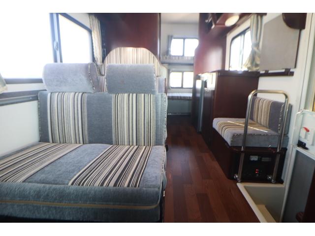 カムロード ナッツＲＶ　クレソンボーダーエディション　二段ベッド　ＦＦヒーター　ツインサブＢＴ　リアクーラー　テレビ　インバーター　冷蔵庫　ルーフベント　シンク　外部電源　走行充電　オーニング　ナビ　Ｂｌｕｅｔｏｏｔｈ　フルセグ　ＥＴＣ　キャンピングカー（65枚目）