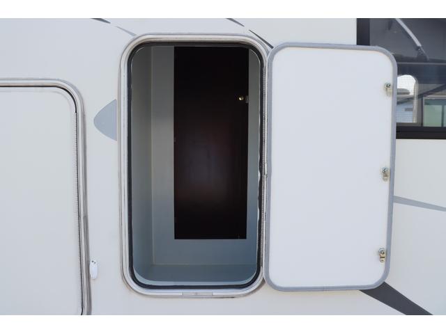 カムロード ナッツＲＶ　クレソンボーダーエディション　二段ベッド　ＦＦヒーター　ツインサブＢＴ　リアクーラー　テレビ　インバーター　冷蔵庫　ルーフベント　シンク　外部電源　走行充電　オーニング　ナビ　Ｂｌｕｅｔｏｏｔｈ　フルセグ　ＥＴＣ　キャンピングカー（75枚目）