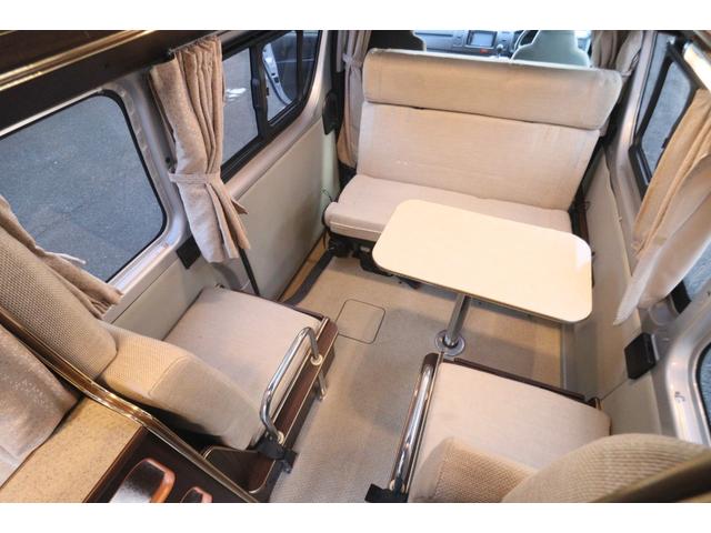 ���X�̉c�Ǝ��Ԃ͂`�l�X�F�O�O�`�o�l�P�W�F�O�O�܂łƂȂ�܂��B���T�Ηj������x���ɂȂ�܂��̂ŁA�����ӂ��������B�F�l�̂����X�S��肨�������Ă���܂��B