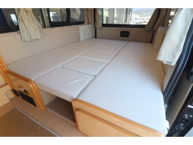 ハイエースバン ＦＯＣＳ　ＤＳコンパクト　ＦＦヒーター　インバーター４００Ｗ　ツインサブバッテリー　冷蔵庫　シンク　リアクーラー　リアヒーター　走行充電　外部電源　フリップダウンモニター　ナビ　Ｂｌｕｅｔｏｏｔｈ　フルセグ　Ｂｌｕｅｔｏｏｔｈ（4枚目）