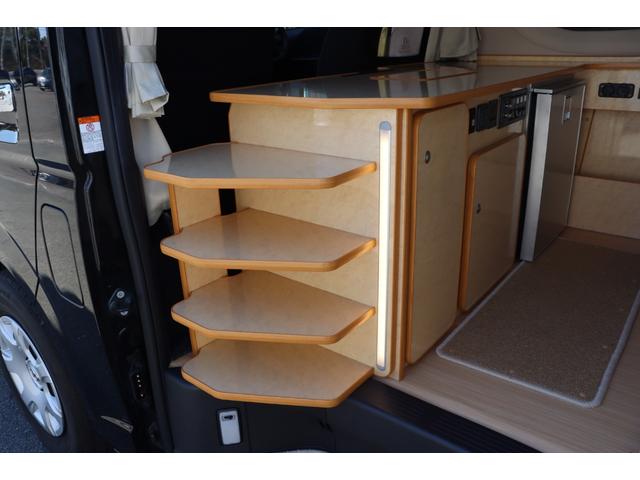 ハイエースバン ＦＯＣＳ　ＤＳコンパクト　ＦＦヒーター　インバーター４００Ｗ　ツインサブバッテリー　冷蔵庫　シンク　リアクーラー　リアヒーター　走行充電　外部電源　フリップダウンモニター　ナビ　Ｂｌｕｅｔｏｏｔｈ　フルセグ　Ｂｌｕｅｔｏｏｔｈ（6枚目）
