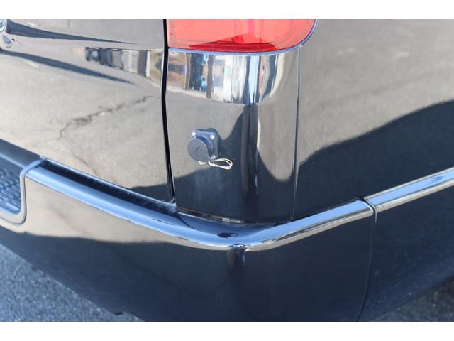 ハイエースバン ＦＯＣＳ　ＤＳコンパクト　ＦＦヒーター　インバーター４００Ｗ　ツインサブバッテリー　冷蔵庫　シンク　リアクーラー　リアヒーター　走行充電　外部電源　フリップダウンモニター　ナビ　Ｂｌｕｅｔｏｏｔｈ　フルセグ　Ｂｌｕｅｔｏｏｔｈ（19枚目）