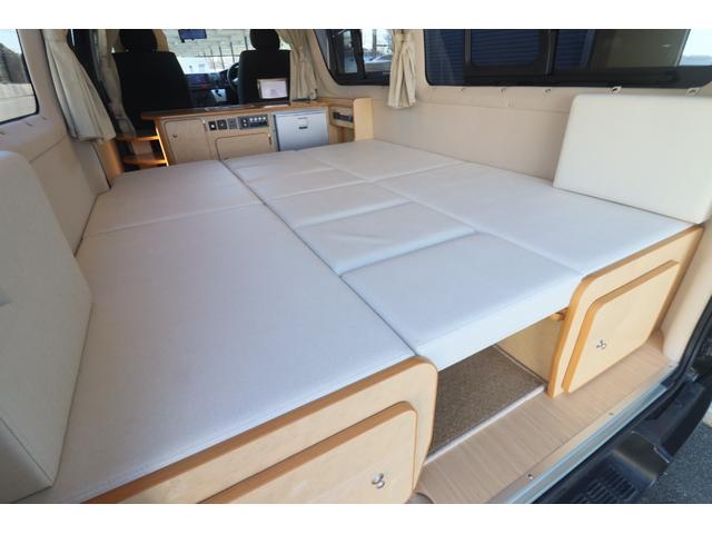 ハイエースバン ＦＯＣＳ　ＤＳコンパクト　ＦＦヒーター　インバーター４００Ｗ　ツインサブバッテリー　冷蔵庫　シンク　リアクーラー　リアヒーター　走行充電　外部電源　フリップダウンモニター　ナビ　Ｂｌｕｅｔｏｏｔｈ　フルセグ　Ｂｌｕｅｔｏｏｔｈ（26枚目）