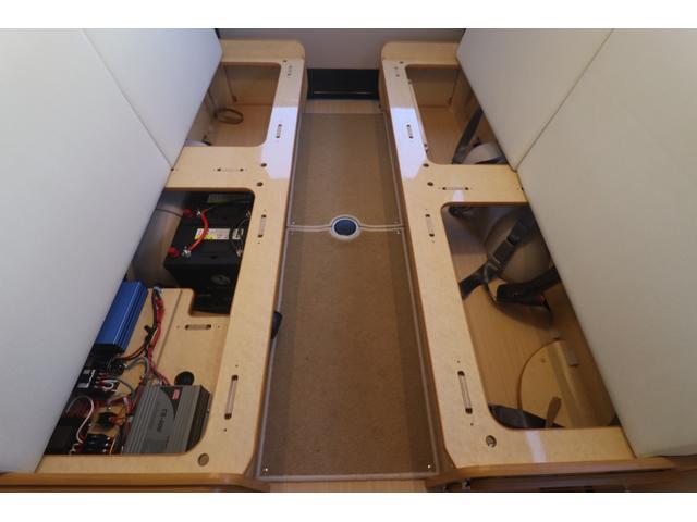 ハイエースバン ＦＯＣＳ　ＤＳコンパクト　ＦＦヒーター　インバーター４００Ｗ　ツインサブバッテリー　冷蔵庫　シンク　リアクーラー　リアヒーター　走行充電　外部電源　フリップダウンモニター　ナビ　Ｂｌｕｅｔｏｏｔｈ　フルセグ　Ｂｌｕｅｔｏｏｔｈ（29枚目）