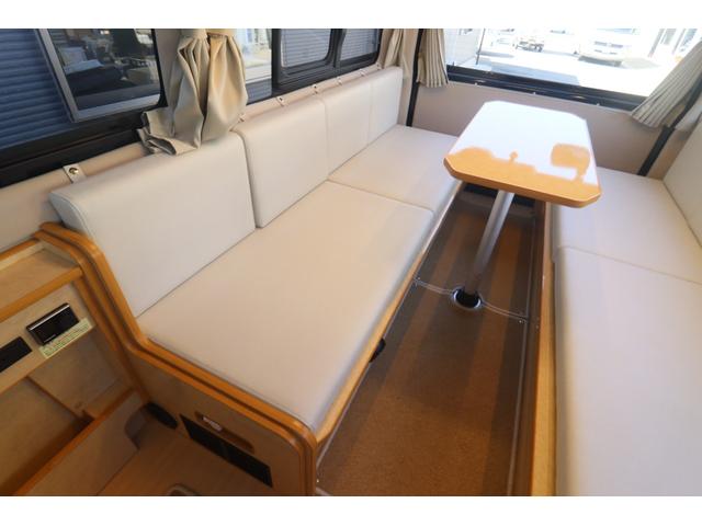 ハイエースバン ＦＯＣＳ　ＤＳコンパクト　ＦＦヒーター　インバーター４００Ｗ　ツインサブバッテリー　冷蔵庫　シンク　リアクーラー　リアヒーター　走行充電　外部電源　フリップダウンモニター　ナビ　Ｂｌｕｅｔｏｏｔｈ　フルセグ　Ｂｌｕｅｔｏｏｔｈ（34枚目）