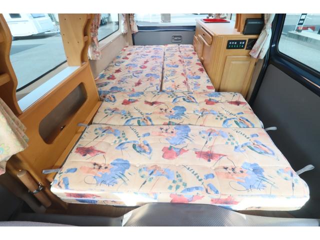 ���X�̉c�Ǝ��Ԃ͂`�l�X�F�O�O�`�o�l�P�W�F�O�O�܂łƂȂ�܂��B���T�Ηj������x���ɂȂ�܂��̂ŁA�����ӂ��������B�F�l�̂����X�S��肨�������Ă���܂��B