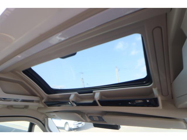 �L���r���ƃ_�C�l�b�g�̓V��ɂ͂Q��ނ̃X�J�C���C�g���[�t�𑕔��B�̌��⊷�C�͉��K�ȋ�Ԃ����A���R��g�߂Ɋ������܂��B���L���r���㕔�̃X�J�C���C�g���[�t�͊J�s��