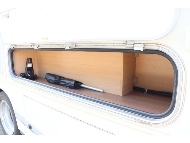 カムロード バンテック コルドリーブス 家庭用エアコン FFヒーター ソーラーパネル インバーター1500W トリプルサブバッテリー マックスファン 冷蔵庫 ナビ フルセグ Bluetooth ETC2.0 ワンオーナー キャンピングカー(28枚目)