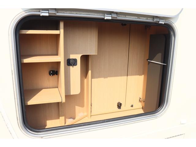 カムロード バンテック コルドリーブス 家庭用エアコン FFヒーター ソーラーパネル インバーター1500W トリプルサブバッテリー マックスファン 冷蔵庫 ナビ フルセグ Bluetooth ETC2.0 ワンオーナー キャンピングカー(32枚目)