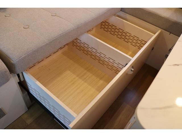 ハイゼットトラック ＪＰスター　ハッピー１＋　４ＷＤ　４００Ａｈリチウム／１２Ｖクーラー／ＦＦヒーター／冷蔵庫／液晶テレビ／電子レンジ／マックスファン／サイバーナビ／ＥＴＣ２．０／前後ドラレコ／前後スタビ／社外ショック／リアエアロ／キャンピングカー（4枚目）