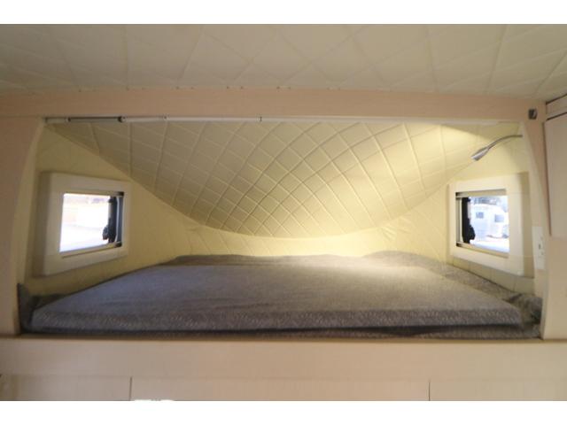 ハイゼットトラック ＪＰスター　ハッピー１＋　４ＷＤ　４００Ａｈリチウム／１２Ｖクーラー／ＦＦヒーター／冷蔵庫／液晶テレビ／電子レンジ／マックスファン／サイバーナビ／ＥＴＣ２．０／前後ドラレコ／前後スタビ／社外ショック／リアエアロ／キャンピングカー（13枚目）