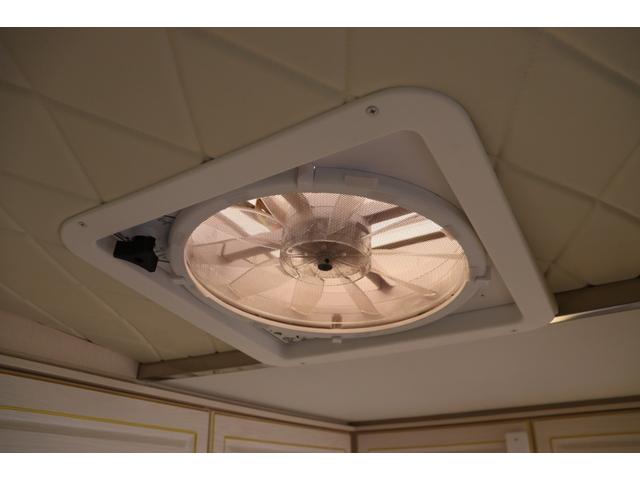 ハイゼットトラック ＪＰスター　ハッピー１＋　４ＷＤ　４００Ａｈリチウム／１２Ｖクーラー／ＦＦヒーター／冷蔵庫／液晶テレビ／電子レンジ／マックスファン／サイバーナビ／ＥＴＣ２．０／前後ドラレコ／前後スタビ／社外ショック／リアエアロ／キャンピングカー（51枚目）