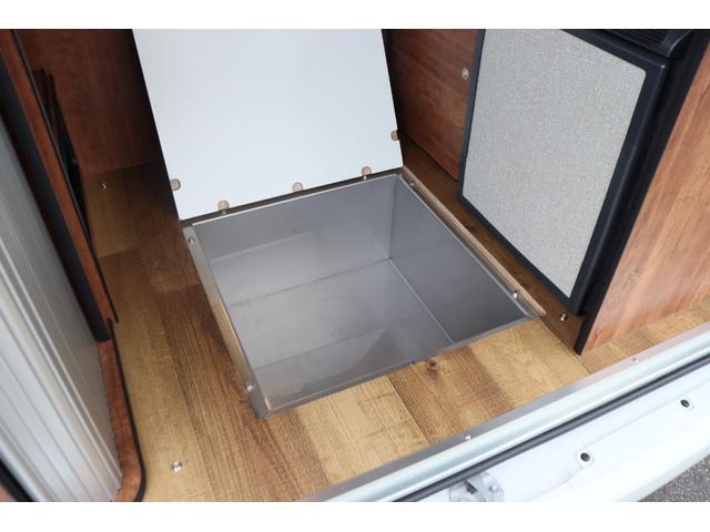 ＦＯＣＳ　ＤＳ－Ｌ　ＦＦヒーター　インバーター１５００Ｗ　ツインサブ　フリップダウンモニター　冷蔵庫　シンク　外部電源　走行充電　ナビ　フルセグ　Ｂｌｕｅｔｏｏｔｈ　ＥＴＣ　前後ドラレコ　キャンピングカー　ワンオーナー（画像37）
