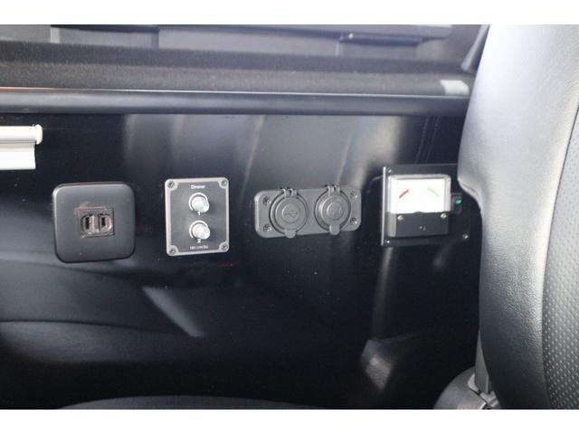 ４Ｃｓフォーシーズ　スマートキャンパー　５Ｘトラッド　ディーゼル４ＷＤ／ワンオーナー／ＦＦヒーター／ツインサブＢＴ／走行充電／外部充電／インバーター／ＤＣ冷蔵庫／シンク／１１型フローティングナビ／リアモニター／ＥＴＣ／モデリスタＦリップ／キャンピングカー（画像12）