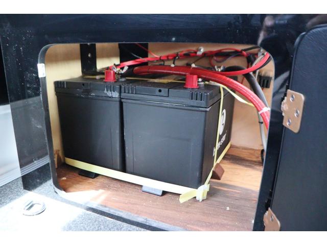 ４Ｃｓフォーシーズ　スマートキャンパー　５Ｘトラッド　ディーゼル４ＷＤ／ワンオーナー／ＦＦヒーター／ツインサブＢＴ／走行充電／外部充電／インバーター／ＤＣ冷蔵庫／シンク／１１型フローティングナビ／リアモニター／ＥＴＣ／モデリスタＦリップ／キャンピングカー（画像56）
