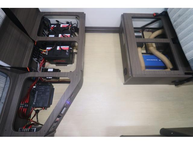 東和モータース　ヴォーンズィーベン　家庭用エアコン　ＦＦヒーター　ソーラーパネル　インバーター１５００Ｗ　マックスファン　トリプルサブＢＴ　ＤＣ冷蔵庫　シンク　オーニング　ナビ　フルセグ　ＥＴＣ　二段ベッド　キャンピングカー（画像52）