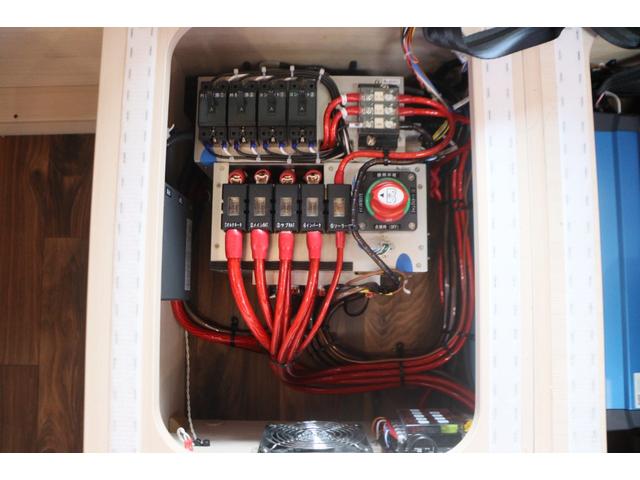 ナッツＲＶ　アレッタＲＥ　ハイパーエボＩＩＩ　ディーゼル４ＷＤ／リチウム６００Ａｈ／急速充電／家庭用エアコン／２０００Ｗインバーター／温水ボイラー／４５Ｌ給排水タンク／シャワーキット／ＦＦヒーター／ソーラー／１１型ナビ／キャンピングカー（画像65）