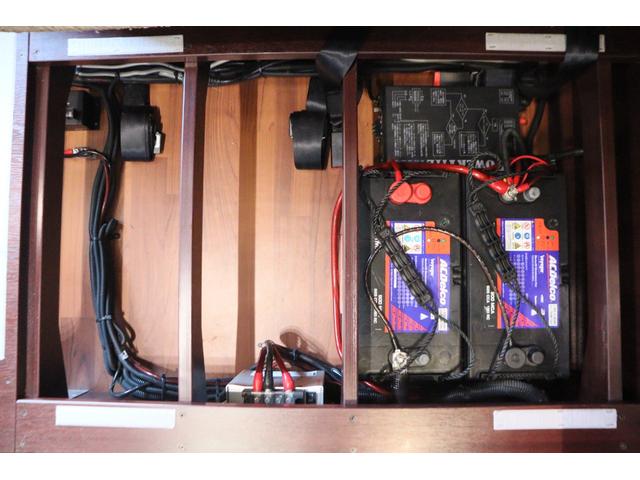 ナッツＲＶ　クレソンボヤージュ　タイプＸ　家庭用エアコン　ＦＦヒーター　インバーター４００Ｗ　テレビ　ツインサブＢＴ　リアクーラー　マックスファン　ＯＰベッドマット　外部電源　走行充電　ディスプレイオーディオ　ＬＥＤヘッドライト　キャンピング（画像32）