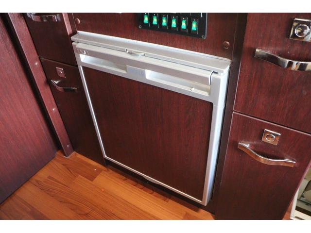 ナッツＲＶ　クレソンボヤージュ　タイプＸ　家庭用エアコン　ＦＦヒーター　インバーター４００Ｗ　テレビ　ツインサブＢＴ　リアクーラー　マックスファン　ＯＰベッドマット　外部電源　走行充電　ディスプレイオーディオ　ＬＥＤヘッドライト　キャンピング（画像41）
