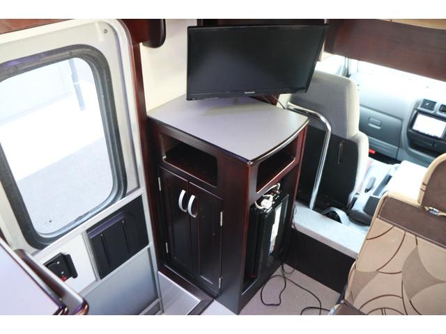 ＡｔｏＺ　アルファＳＳＳ　インバーター１５００Ｗ　テレビ　電子レンジ　サブバッテリー　走行充電　外部電源　ＤＣ冷蔵庫　シンク　ＳＤナビ　ワンセグ　ＥＴＣ　ダブルタイヤ　常設ベッド　キャンピングカー（画像9）