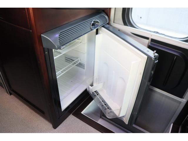 ＡｔｏＺ　アルファＳＳＳ　インバーター１５００Ｗ　テレビ　電子レンジ　サブバッテリー　走行充電　外部電源　ＤＣ冷蔵庫　シンク　ＳＤナビ　ワンセグ　ＥＴＣ　ダブルタイヤ　常設ベッド　キャンピングカー（画像25）