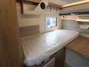 ローラーチーム　ゼフィーロ２８５ＴＬ　新車　キャンピングカー　乗車５名　就寝５名　家庭用エアコン　セーフティパック　燃料タンク９０Ｌ　右ハンドル　ＬＥＤデイライト　パーキングセンサー　温水ボイラー　ＦＦヒーター　電動プルダウンベッド　１８０馬力（46枚目）
