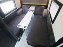 ハイエースワゴン ＲＶトラスト　ＴＲ５００　Ｃ－ＬＨ　４ＷＤ　４人乗り　家庭用エアコン　ＦＦヒーター　マルチルーム　３００Ｗ＋１５００Ｗインバーター　ツインサブ　電子レンジ　リアクーラー　冷蔵庫　液晶テレビ　地デジチューナー　常時バックモニター　キャンピングカー（3枚目）