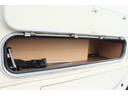 バンテック　コルドリーブス２．１０　ディーゼル４ＷＤ／先進安全装備／ダブルタイヤ／家庭用エアコン／トリプルサブＢＴ／１５００Ｗインバーター／ソーラー／ＤＣ冷蔵庫／液晶テレビ／電子レンジ／内部電源／フローティングナビ／キャンピングカー（27枚目）