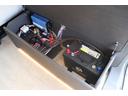 FOCS Luz フォックス ルソ Cスタイル 新車 特別塗装色/レザーシート加工/高断熱処理/サブバッテリー/走行充電/外部充電/バッテリーモニター/脱着式テーブル/フリップダウンモニター/ナビ電源SW/ポータブル電源用コンセント/キャンピングカー(10枚目)