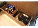 FOCS Luz フォックス ルソ Bスタイル 新車 特別塗装色/レザーシート加工/高断熱処理/サブバッテリー/走行充電/外部充電/バッテリーモニター/脱着式テーブル/フリップダウンモニター/ナビ電源SW/ポータブル電源用コンセント/キャンピングカー(10枚目)