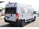 ローラーチーム リビングストーンK2 新車 2025年モデル/8AT/先進安全装備/12Vクーラー/燃料タンク90L/右ハンドル/カラーオプション/フルLEDヘッドライト/パーキングセンサー/温水ボイラー/FFヒーター/給キャンピングカー(17枚目)