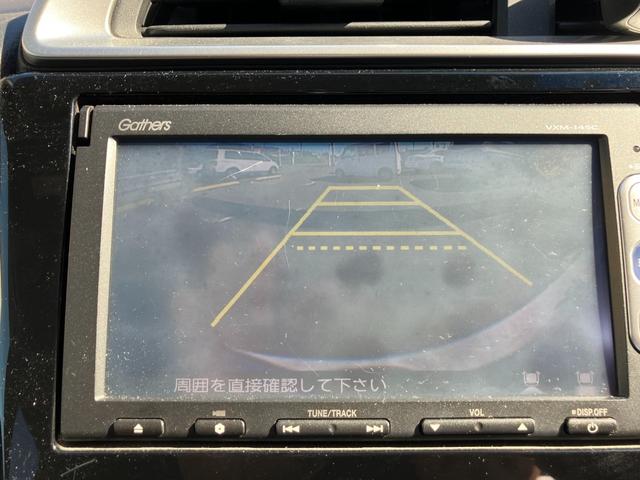 フィットハイブリッド Ｓパッケージ　アルミ　サイドエアバック　メモリナビ　リアカメラ　ＶＳＡ　クルコン　イモビライザー　パワーウィンドウ　スマキー　ナビ　Ｗエアバック　パワステ　エアバッグ　ＡＡＣ　ＡＢＳ　アイドルストップ　キーフリー（13枚目）