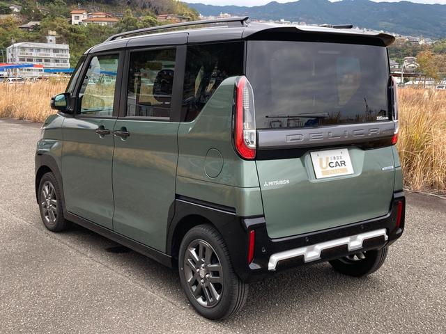 デリカミニ Ｔ　プレミアム　６６０　Ｔ　プレミアム　４ＷＤ　ＣＤ・デジタルルームミラー・全周囲カメラ　衝突軽減装置　ターボエンジン　オートハイビーム　ＬＫＡ　パワステ　フルタイム４ＷＤ　エアバッグ　ＬＥＤヘッド　ＥＳＣ　ＡＢＳ（4枚目）