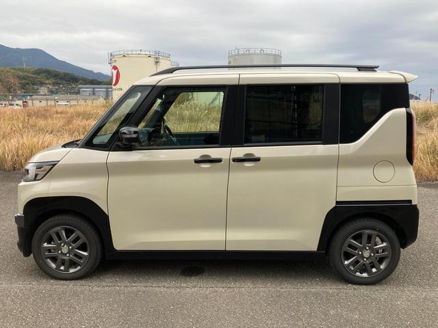 デリカミニ Ｔ　プレミアム　衝突軽減装置　オートハイビーム　ＬＫＡ　寒冷地　パワステ　Ａライト　フルタイム４ＷＤ　エアバッグ　ＬＥＤヘッド　ＥＳＣ　サイドカメラ　クルコン　キーフリー　ルーフレール　シートヒータ　セキュリティ（3枚目）