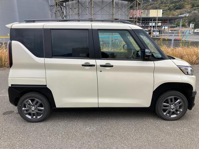 デリカミニ Ｔ　プレミアム　衝突軽減装置　オートハイビーム　ＬＫＡ　寒冷地　パワステ　Ａライト　フルタイム４ＷＤ　エアバッグ　ＬＥＤヘッド　ＥＳＣ　サイドカメラ　クルコン　キーフリー　ルーフレール　シートヒータ　セキュリティ（7枚目）