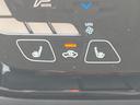 【シートヒーター】冬の寒い日にあると嬉しい機能です☆中古車ではついている車は少ないんですよ☆是非中古車を購入する際はシートヒーターをついている車を探すことをお勧めします☆