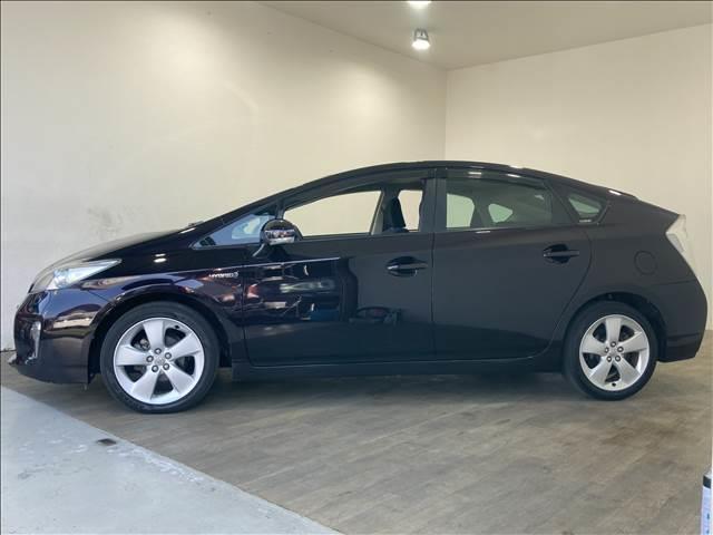 プリウス Ｓツーリングセレクション　Ｓ　ツーリングセレクション・ナビ・バックカメラ・フルセグ・ＤＶＤ・Ｂｌｕｅｔｏｏｔｈ・ＥＴＣ・障害物センサー・横滑り防止・スマートキー・ＨＩＤライト・アルミ・禁煙車（17枚目）