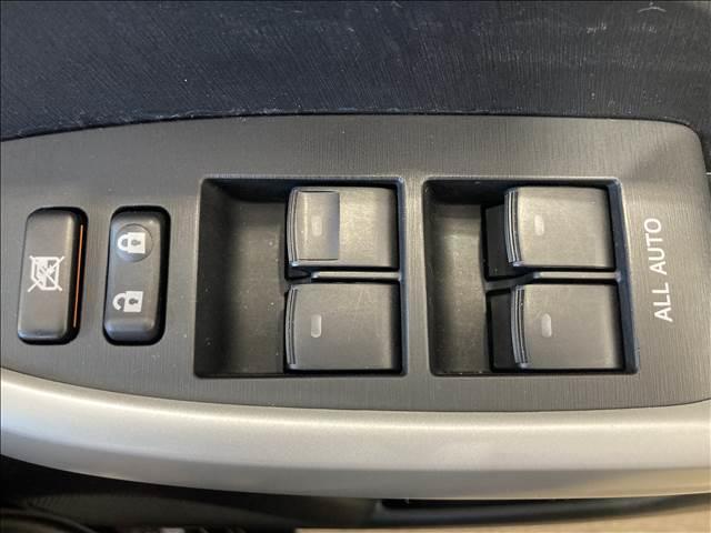 プリウス Ｓツーリングセレクション　Ｓ　ツーリングセレクション・ナビ・バックカメラ・フルセグ・ＤＶＤ・Ｂｌｕｅｔｏｏｔｈ・ＥＴＣ・障害物センサー・横滑り防止・スマートキー・ＨＩＤライト・アルミ・禁煙車（25枚目）