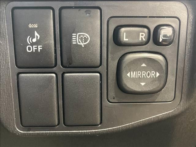 プリウス Ｓツーリングセレクション　Ｓ　ツーリングセレクション・ナビ・バックカメラ・フルセグ・ＤＶＤ・Ｂｌｕｅｔｏｏｔｈ・ＥＴＣ・障害物センサー・横滑り防止・スマートキー・ＨＩＤライト・アルミ・禁煙車（28枚目）