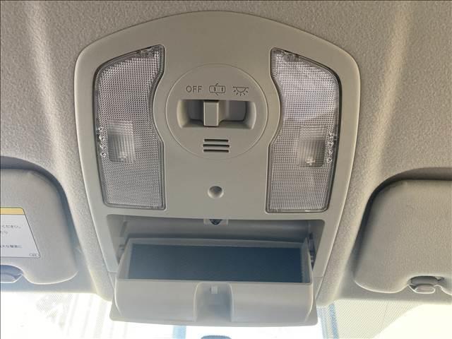 プリウス Ｓツーリングセレクション　Ｓ　ツーリングセレクション・ナビ・バックカメラ・フルセグ・ＤＶＤ・Ｂｌｕｅｔｏｏｔｈ・ＥＴＣ・障害物センサー・横滑り防止・スマートキー・ＨＩＤライト・アルミ・禁煙車（32枚目）