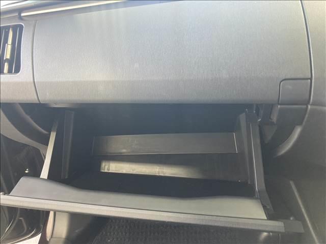 プリウス Ｓツーリングセレクション　Ｓ　ツーリングセレクション・ナビ・バックカメラ・フルセグ・ＤＶＤ・Ｂｌｕｅｔｏｏｔｈ・ＥＴＣ・障害物センサー・横滑り防止・スマートキー・ＨＩＤライト・アルミ・禁煙車（34枚目）