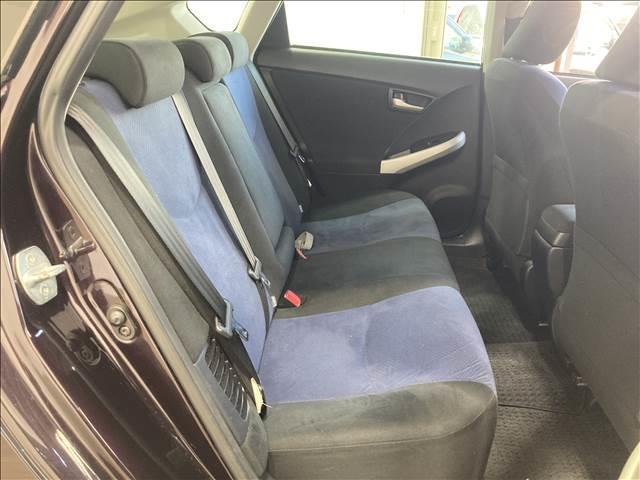 プリウス Ｓツーリングセレクション　Ｓ　ツーリングセレクション・ナビ・バックカメラ・フルセグ・ＤＶＤ・Ｂｌｕｅｔｏｏｔｈ・ＥＴＣ・障害物センサー・横滑り防止・スマートキー・ＨＩＤライト・アルミ・禁煙車（39枚目）